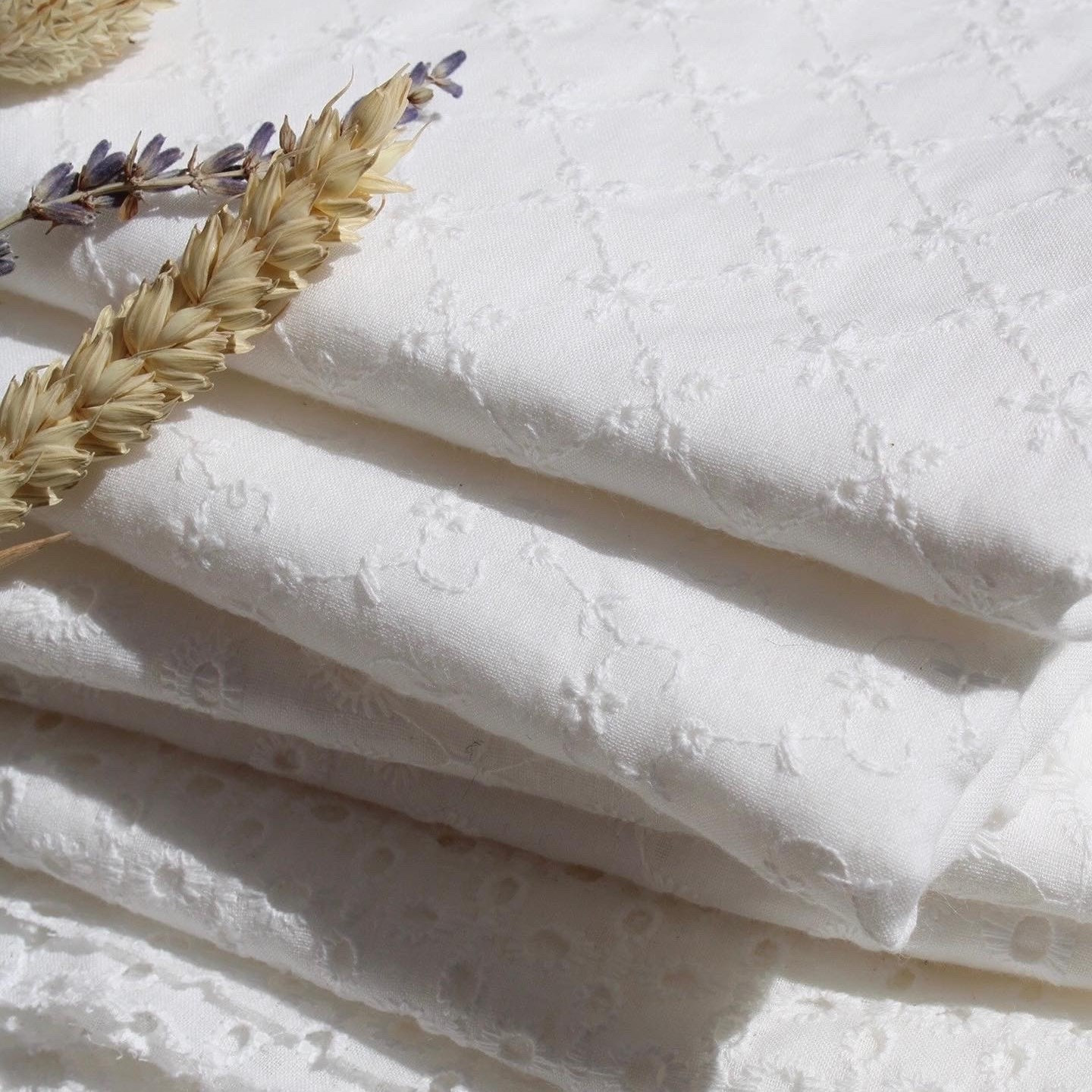 Broderie Anglaise
